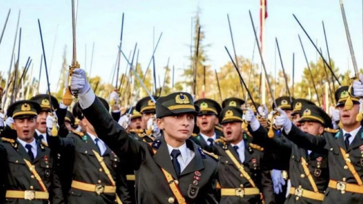 TSK’dan ihraç edilen teğmenler eğitim giderleri için tazminat ödeyecek