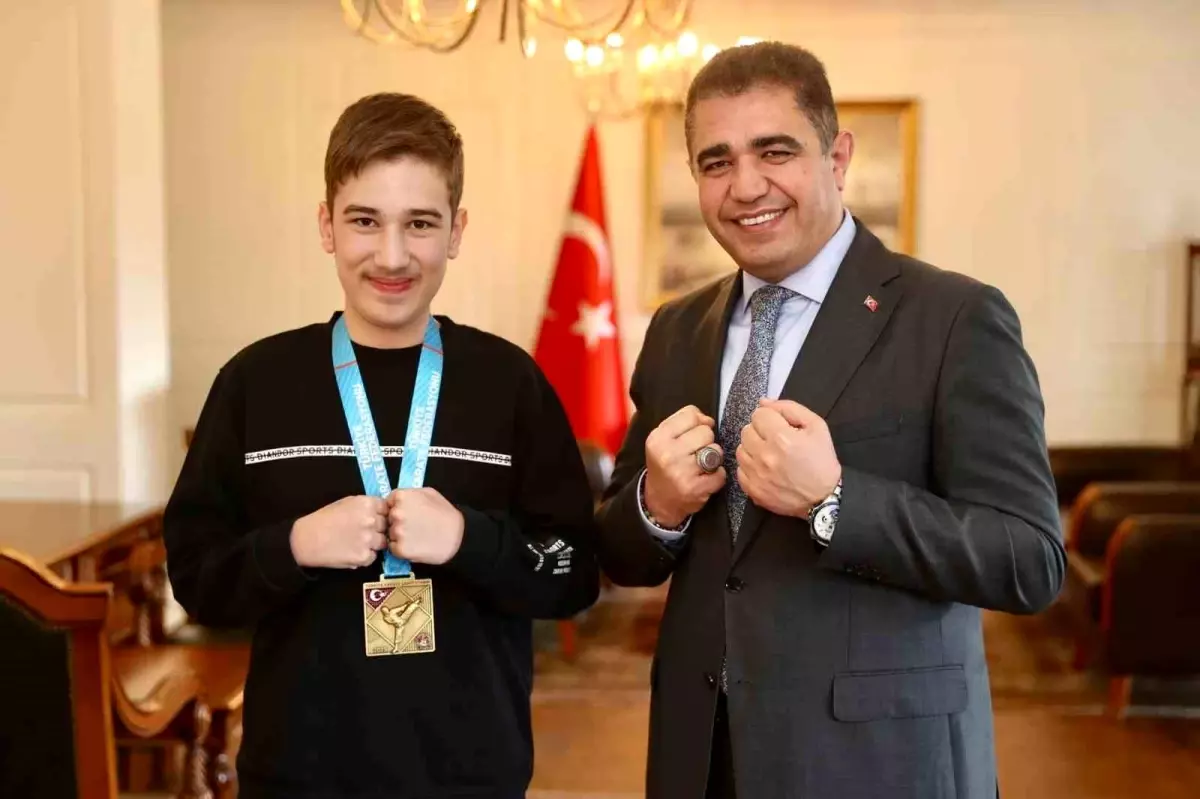 Yasin Tekneci’ye Vali Ziyareti